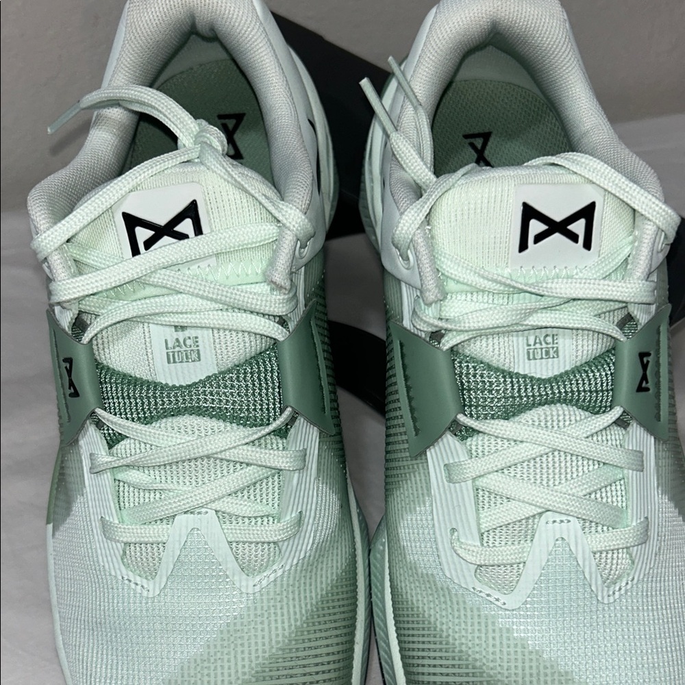 Nike Women's Green and Black Athletic Shoes NWOB - Picture 3 of 9